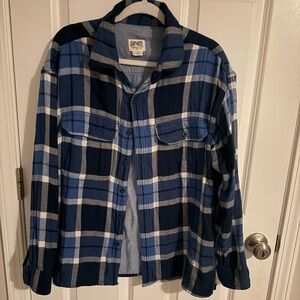 American Eagle Outfitters Men's Navy and Light Blue flannel shirt.